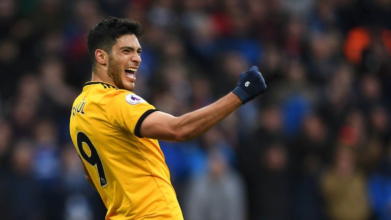 Raúl Jiménez celebra un gol con el Wolverhampton