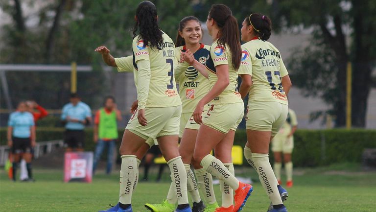 América femenil celebrando un gol ante Veracruz