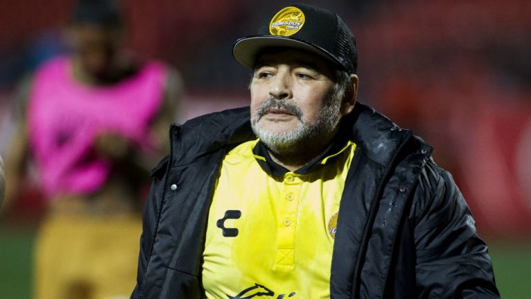 Diego Armando Maradona durante un partido contra Xolos