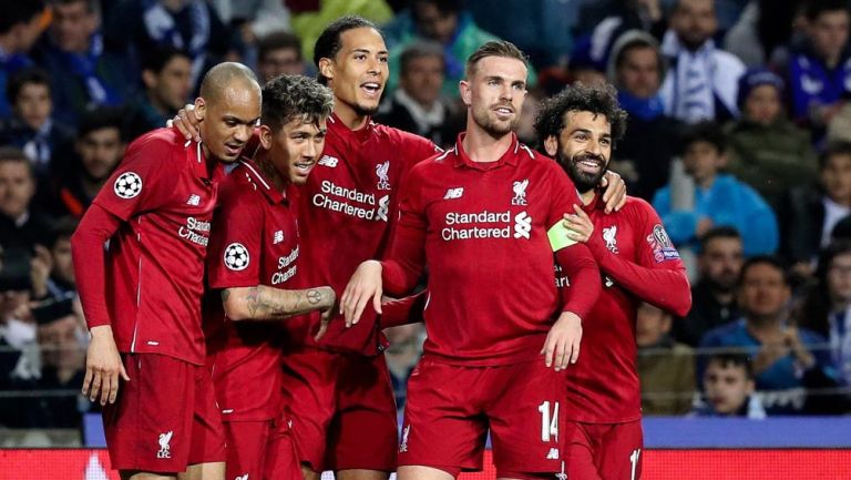 El festejo de los jugadores del Liverpool tras el gol de Van Dijk