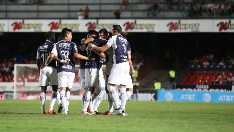 La Pandilla festeja anotación contra los Tiburones Rojos