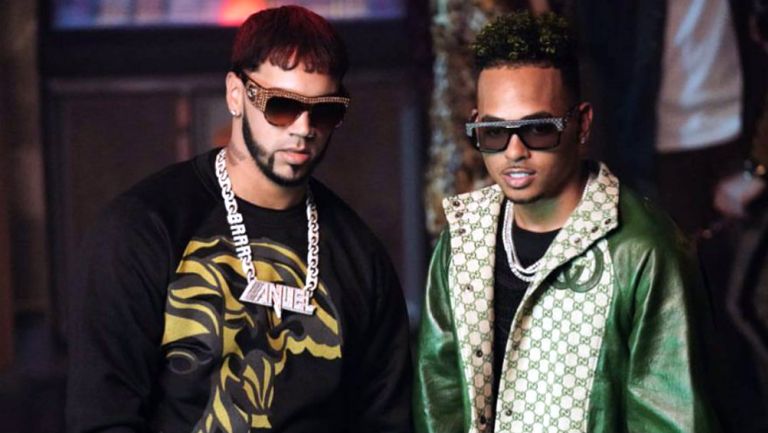 Anuel y Ozuna durante la grabación de un videoclip 