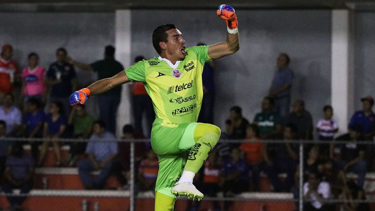 Sebastián Fassi celebra una victoria de Mineros