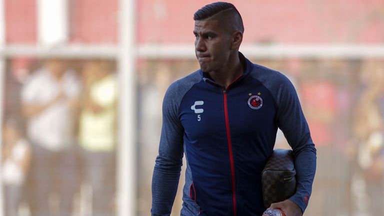 Carlos Salcido llegando a una práctica de Veracruz