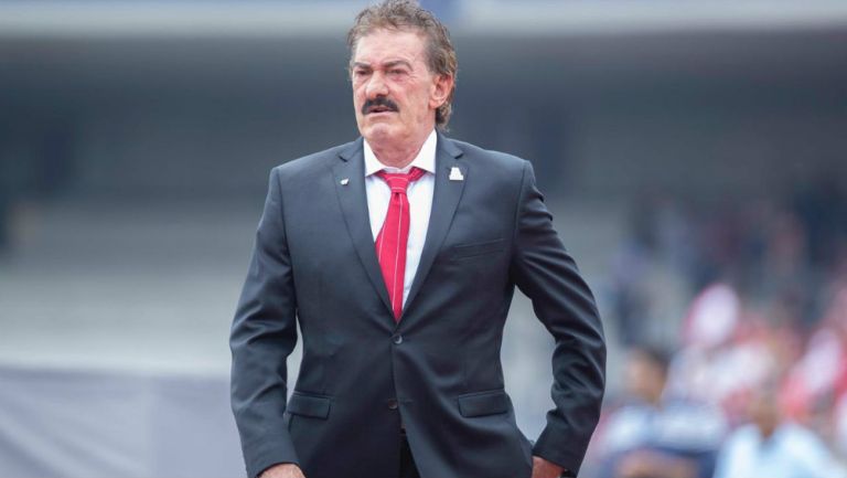 Ricardo La Volpe durante el duelo entre Pumas y Toluca