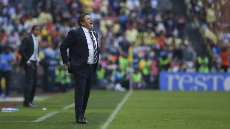 Piojo Herrera durante el partido contra Santos