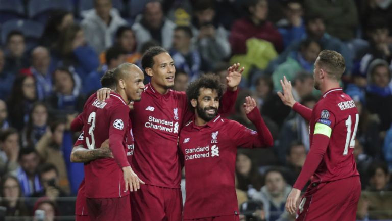 Jugadores del Liverpool en festejo de gol 