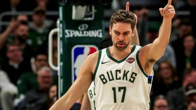 Pau Gasol en un juego con los Bucks 