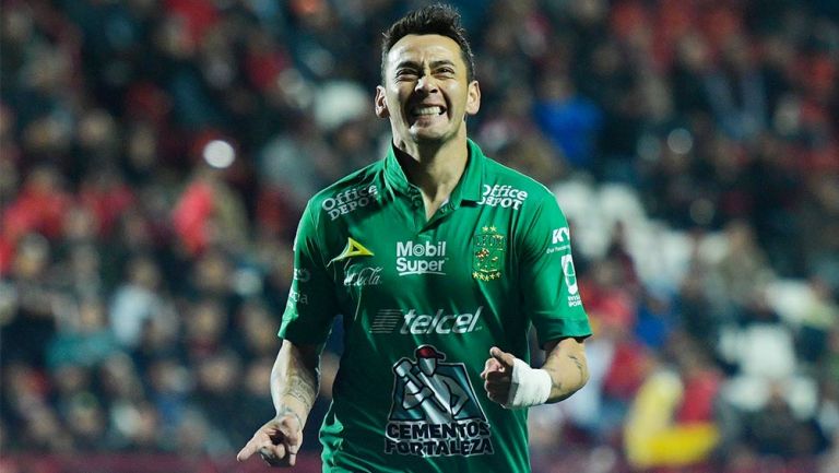 Rubens Sambueza en partido con el León 