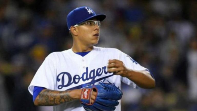 Julio Urías en un partido con los Dodgers 