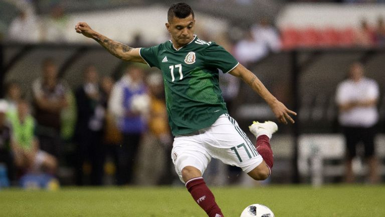 Tecatito Corona durante un partido con la Selección Mexicana