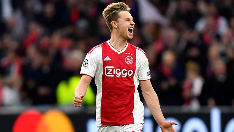 Frenkie de Jong celebra gol con el Ajax en Champions 