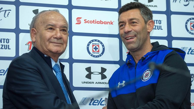 Billy Álvarez durante la presentación de Caixinha como DT de La Máquina