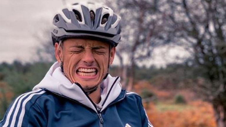 Javier Hernández en un paseo en bicicleta 