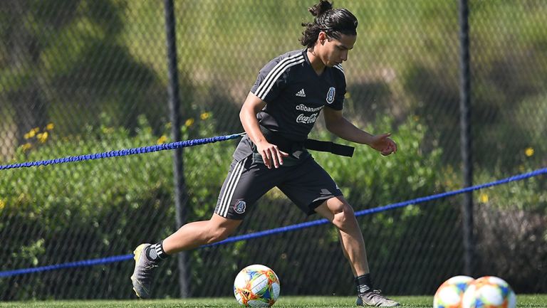 Diego Lainez en un entrenamiento del Tri