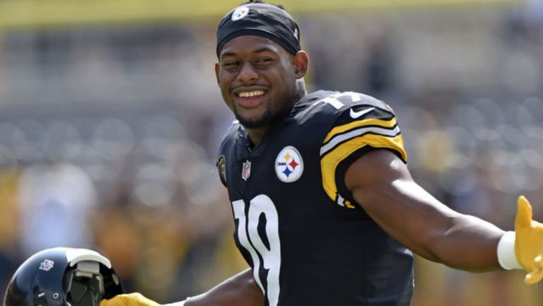 Juju Smith-Schuster durante un partido con los Steelers