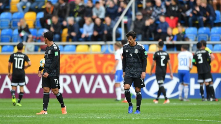 Macías durante el partido contra Italia