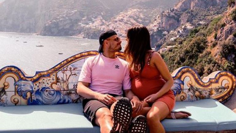 Javier Hernández y Sarah Kohan disfrutan de sus vacaciones