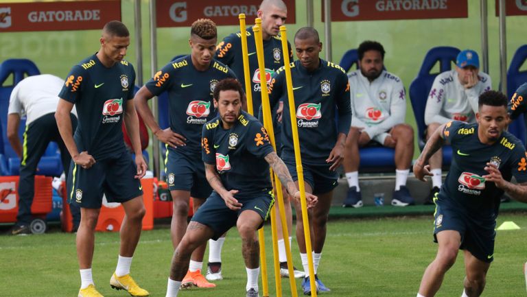 Neymar y compañía, durante una sesión con Brasil 