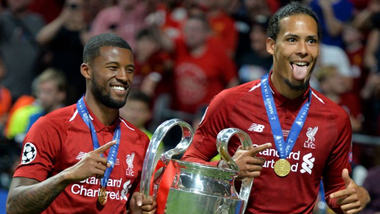 Georginio Wijnaldum y Virgil van Dijk con La Orejona