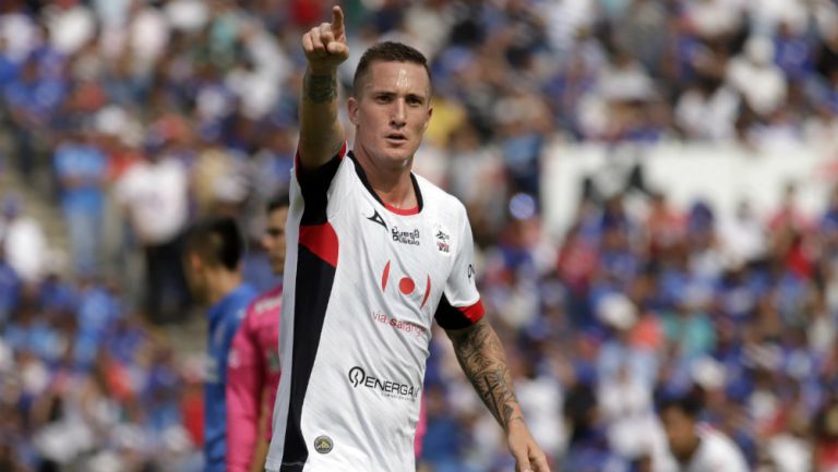 Leonardo Ramos durante un partido contra Cruz Azul 