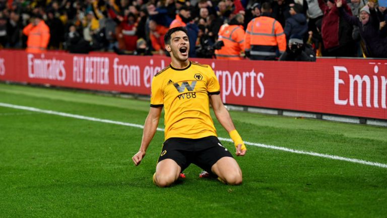 Raúl Jiménez celebra una anotación con el Wolverhampton