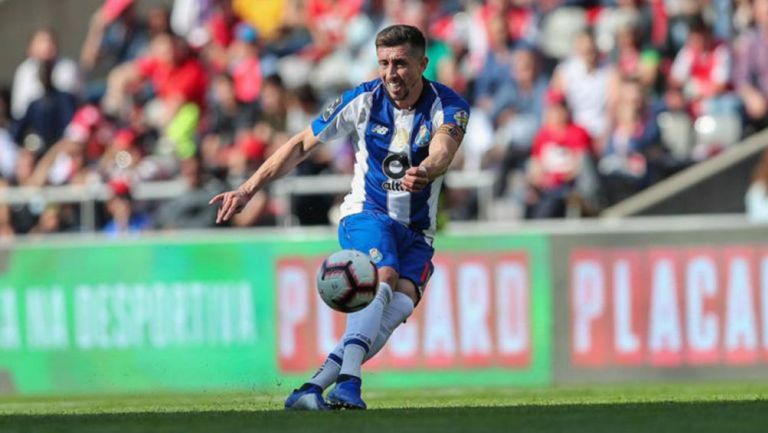 Héctor Herrera durante un partido con el Porto