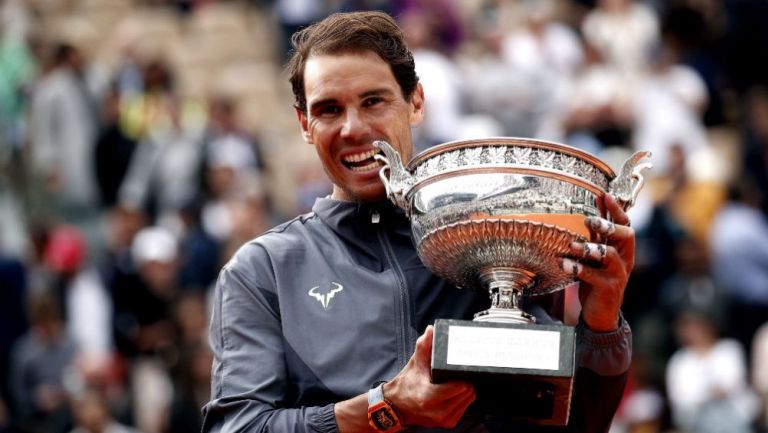 Rafael Nadal, con su trofeo de Roland Garros