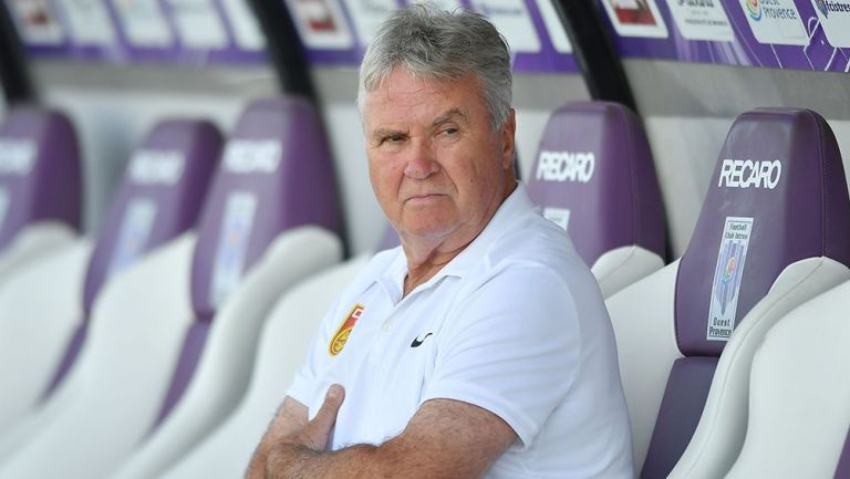 Guus Hiddink en partido con China