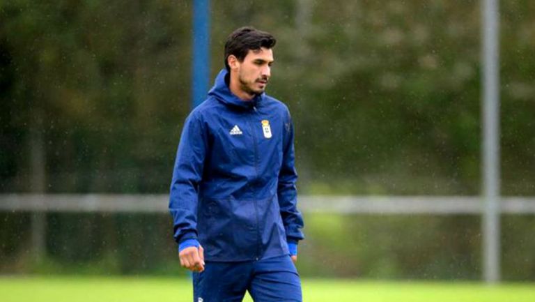 Oswaldo Alanís durante un entrenamiento con el Real Oviedo 