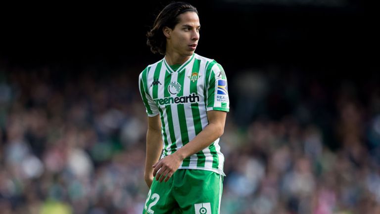 Lainez, durante un duelo con el Betis en España