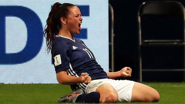 Bonsegundo celebra gol de último minuto contra Escocia 