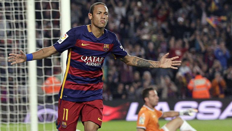 Neymar festeja un gol con el Barcelona