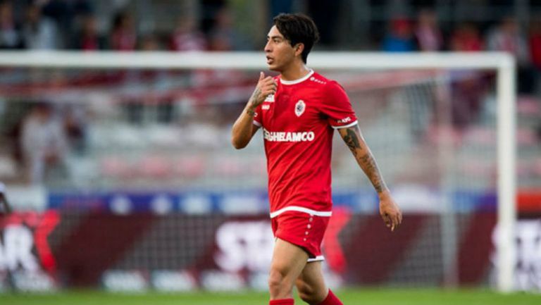 Omar Govea en partido con el Antwerp