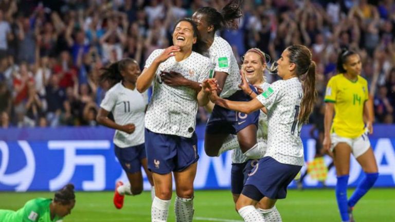 Valerie Gauvin festeja gol contra Brasil