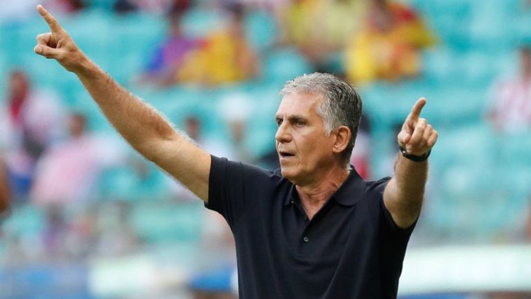 Carlos Queiroz da una indicación en el Colombia vs Paraguay