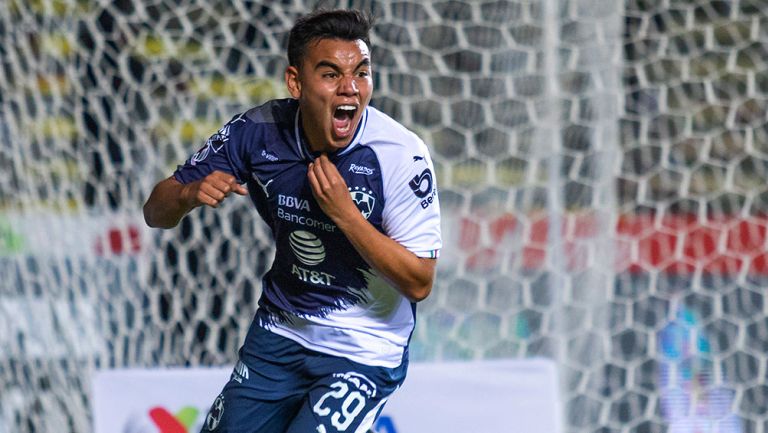 Carlos Rodríguez celebra un gol con Rayados