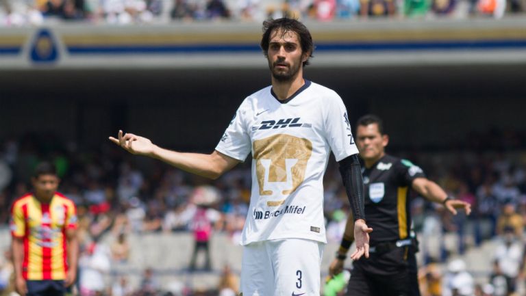 Arribas durante un partido con Pumas 