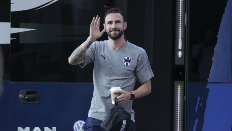 Layún con la playera del Monterrey 