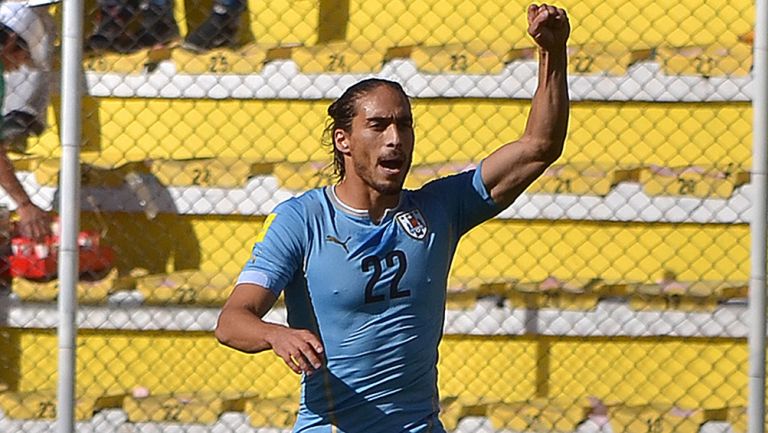 Cáceres celebra un gol con Uruguay