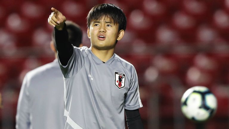 Takefusa Kubo previo a un partido con Japón 