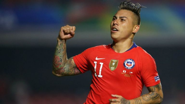 Vargas, en festejo de gol con Chile