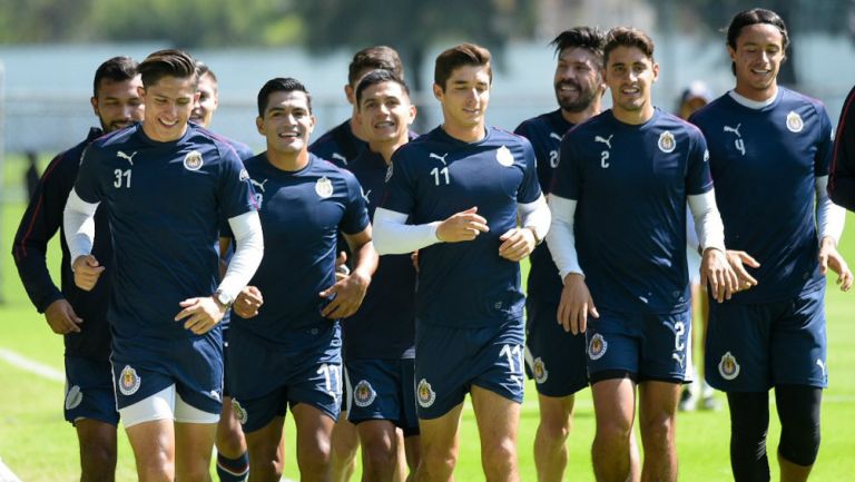 Jugadores de Chivas durante un entrenamiento 