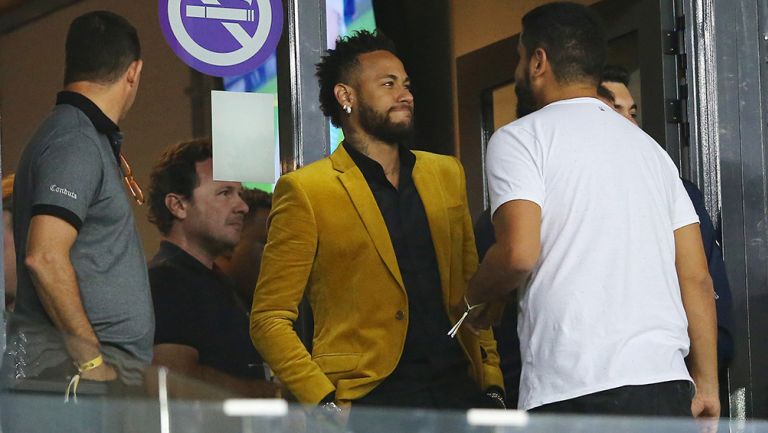 Neymar, en palco previo al arranque de la Semifinal contra Argentina 