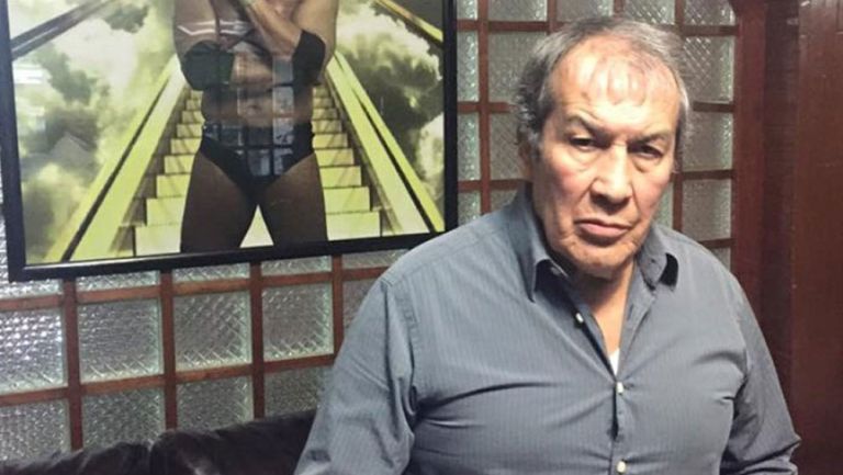 Perro Aguayo en sesión fotográfica