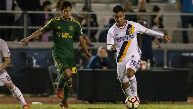 Efraín en un partido con el Galaxy 