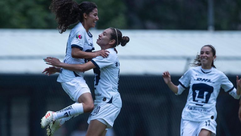 Patricia Jardón festeja la primera anotación de Pumas ante Tijuana