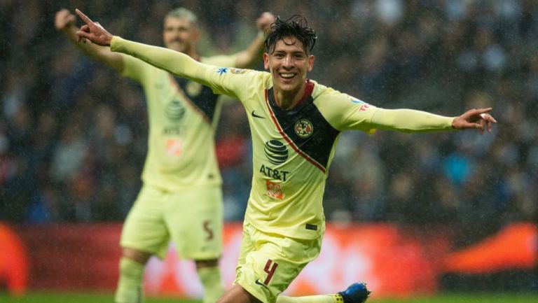 Edson Álvarez celebra un gol con el América en el Clausura 2019