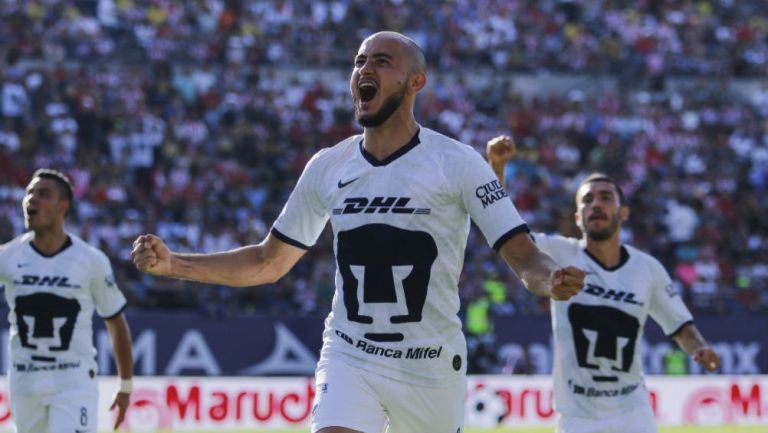 Carlos González festeja gol ante Atlético