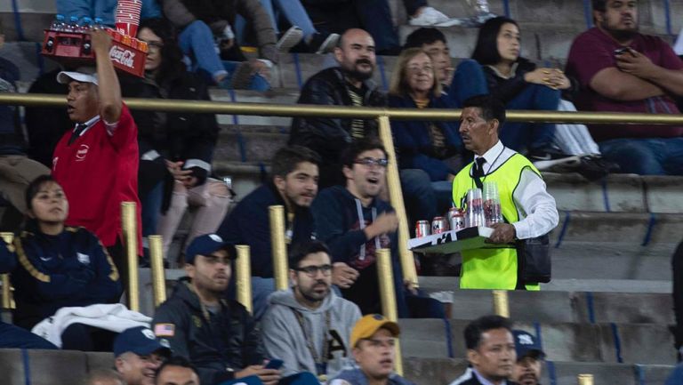 Repartidor de cerveza en el estadio de C.U.